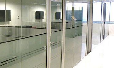 Перегородки из стекла в офисе купить в Перми