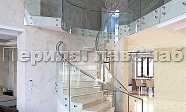 Стеклянные ограждения винтовой лестницы и баллюстрады купить в Перми