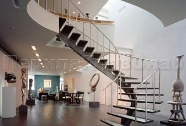 Изготовление лестниц для загородного дома купить в Перми