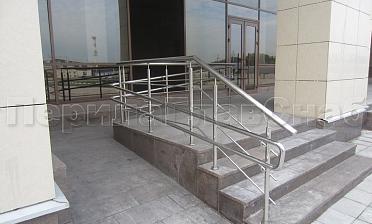 Ограждение пандуса с тремя ригелями купить в Перми