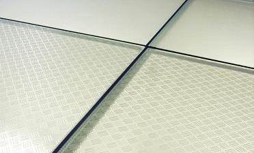 Стеклянный пол в квартиру с декоративным стеклом купить в Перми