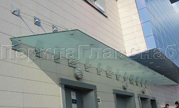 Стеклянные козырьки и навесы в Перми. Готовые проекты ПерилаГлавСнаб