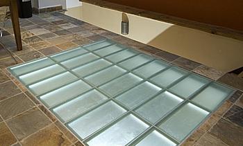 Стеклянный пол в квартиру с подсветкой в Перми. Готовые проекты ПерилаГлавСнаб