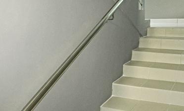 Пристенный поручень из нержавеющей стали купить в Перми