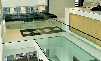 Стеклянные полы на кухне в Перми. Готовые проекты ПерилаГлавСнаб