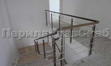 Ограждение с деревянным поручнем и стойками с деревянными вставками, с ригелями купить в Перми