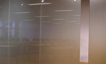 Стеклянные матовые перегородки в офис премиум купить в Перми