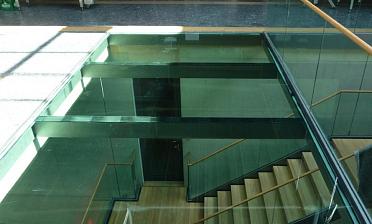 Стеклянный потолок в бизнес-центре купить в Перми