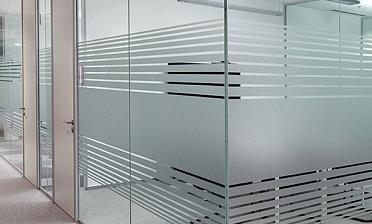 Стеклянные офисные перегородки с матовой пленкой купить в Перми