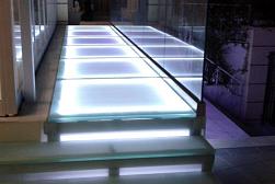 Стеклянные полы и подиумы в Перми. Готовые проекты ПерилаГлавСнаб - фото 1