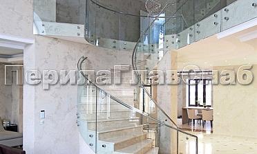 Стеклянные ограждения винтовой лестницы и баллюстрады купить в Перми